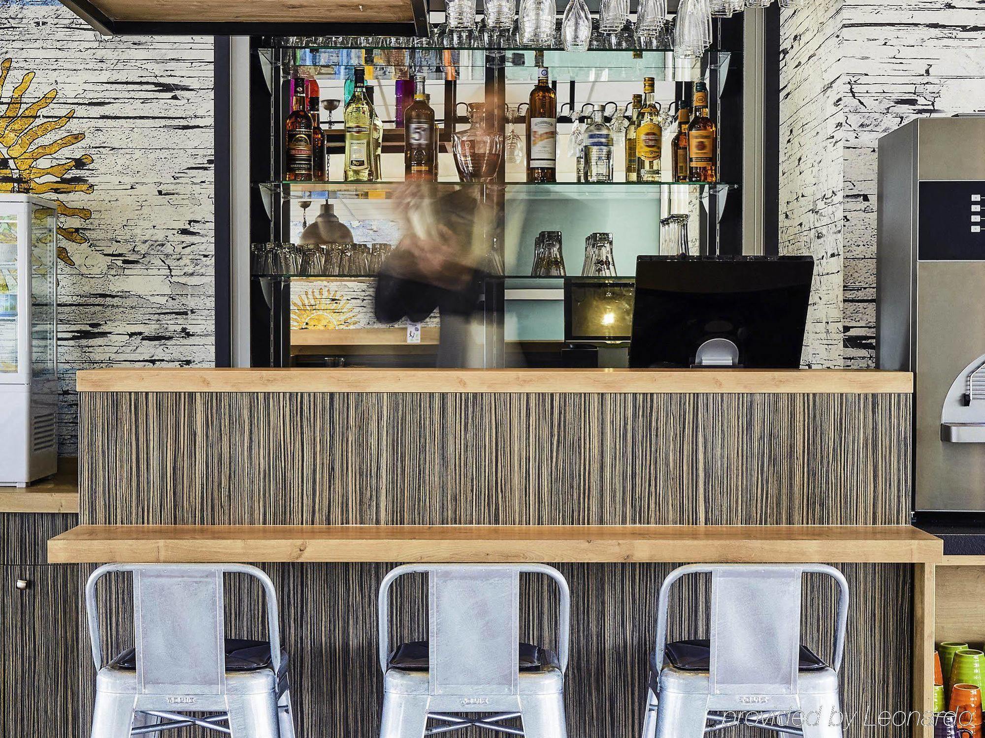 Ibis Styles Hyeres Rooftop & Spa מסעדה תמונה